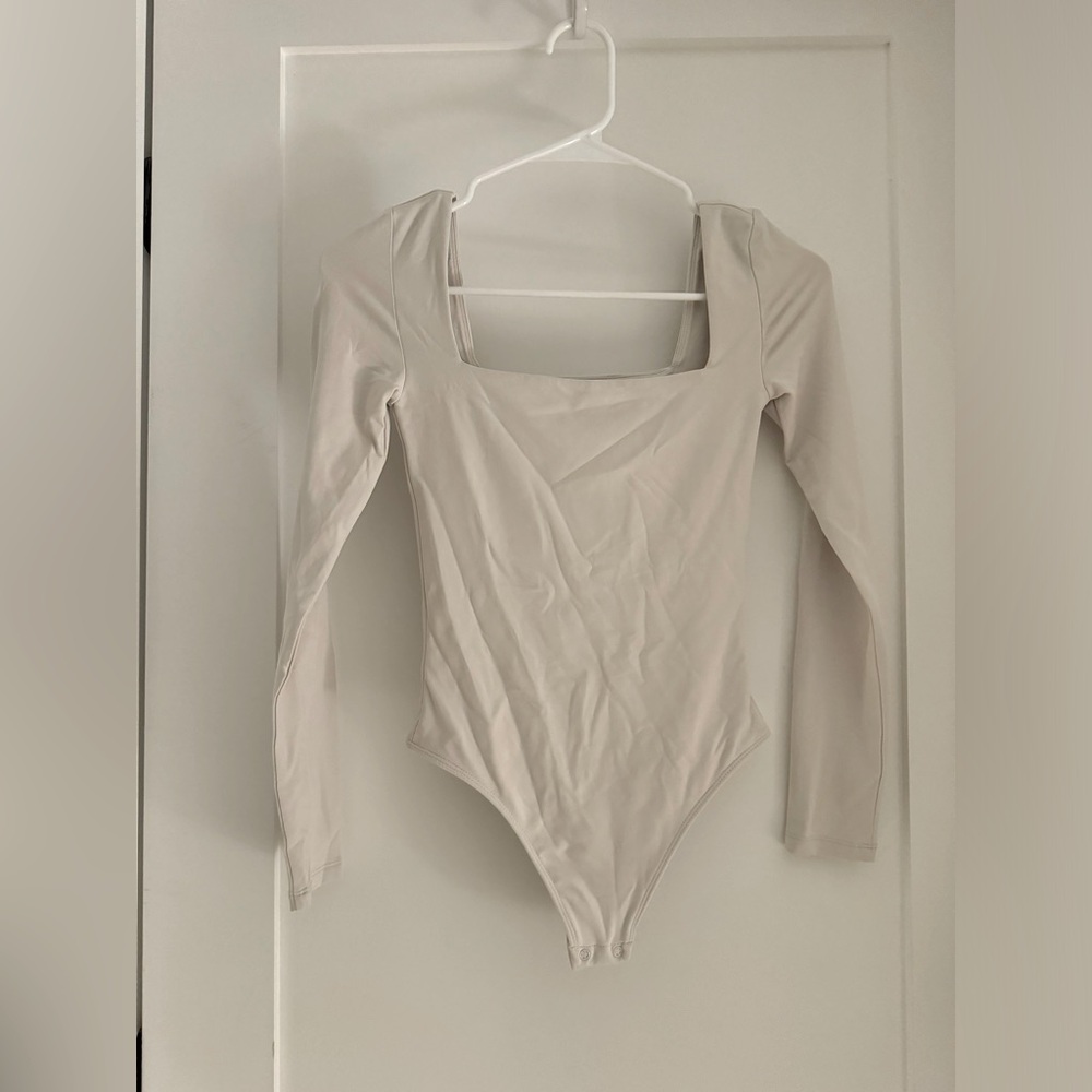 Aritzia Babaton contour square neck bodysuit xs